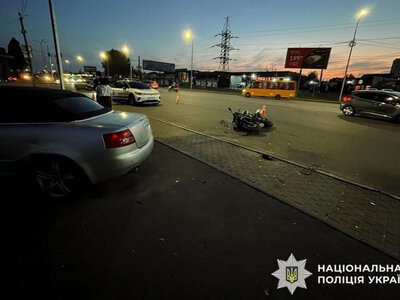 У Вишневому Audi зіткнулася з мотоциклом: 41-річний байкер у лікарні