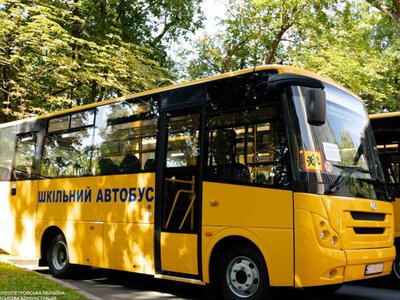 В Дніпропетровській області школам передали ще п’ять нових автобусів