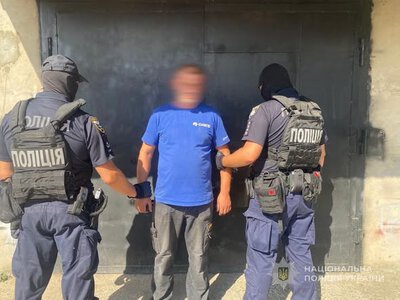 У лучанина в гаражі виявили схрон зброї