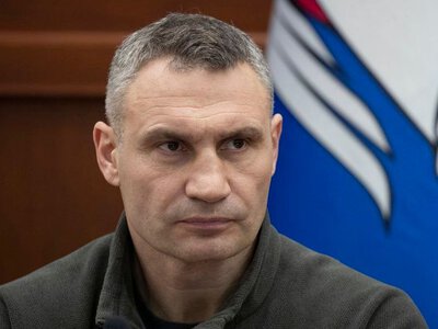 Київ закликає уряд дозволити роботу зеленої гілки метро під час тривог і рух мостами, – Кличко