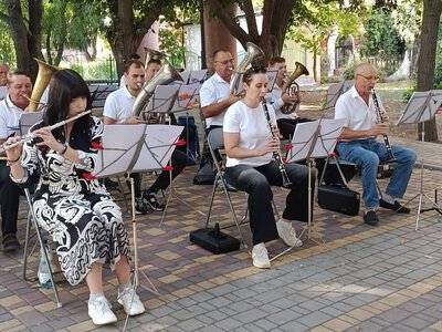 У Миколаєві для дітей та дорослих влаштували концерт у «Казці» (фото)