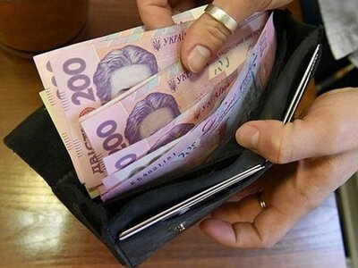 Держстат відзначив зменшення середньої зарплати в Україні