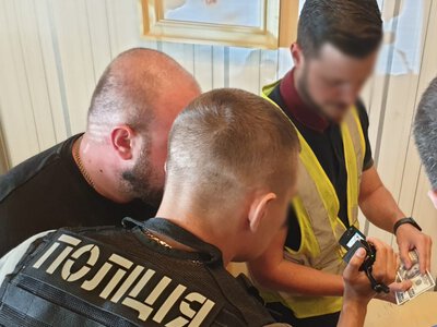 У Києві викрили схему легалізації іноземців за хабарі