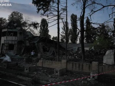 росія завдала балістичного удару по залізничному депо в Києві: є загиблі та поранені
