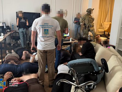 У Києві викрили мережу криптошахраїв, які могли викрадати до $1 млн щомісяця