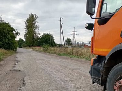 На дорозі Т-09-04 Озеряни – Кути ліквідовують аварійну ямковість
