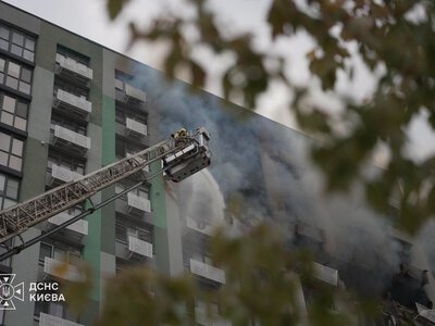У Києві ліквідували пожежу у 16-поверховому будинку в Подільському районі через атаку РФ