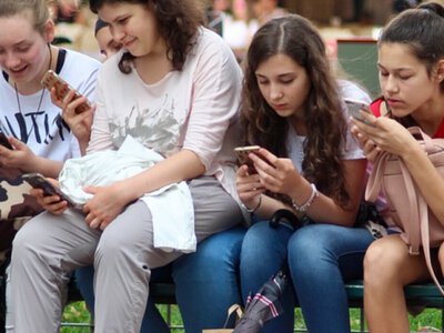 Штраф до 11 900 грн: як позбуваються російської у шкільних чатах