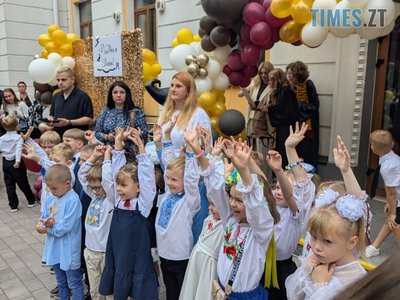 Перший дзвоник із магією: як у Житомирі першокласники вирушили у новий навчальний рік (ФОТО) | Times ZT