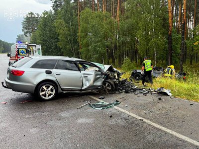 На Рівненщині після летального ДТП рятувальники деблокували жінку з понівеченого авто
