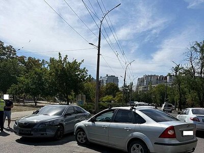 У Миколаєві Ford при повороті через подвійну суцільну зіткнувся з Toyota