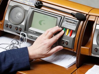 Рада вдруге не змогла запровадити ПДВ на посилки до 150 євро