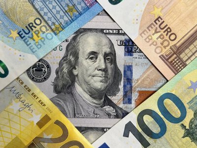 Долар і євро дешевшають: НБУ оприлюднив курс валют на 2 вересня