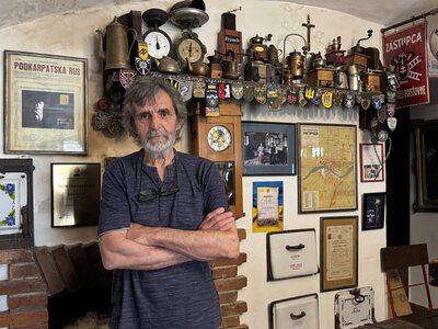 «Під замком»: історія кафе-музею, яке стало продовженням свого власника