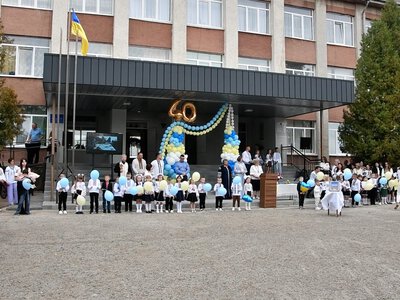 40 років історії та шана багаторічному керівнику: у Радчанському ліцеї відзначили День знань