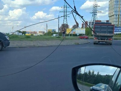 Біля Луцька на кільці обірвалися дроти: рух був ускладнений (Відео)