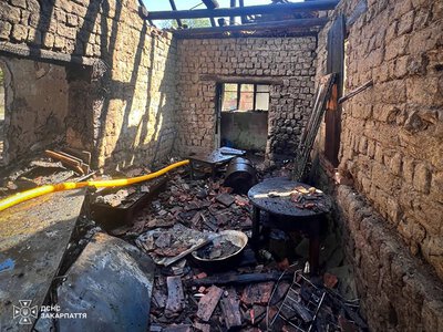 У Береговому вогнеборці ліквідували масштабну пожежу в житловому будинку