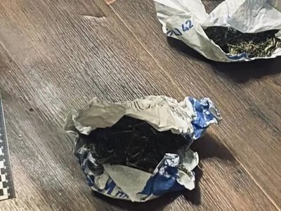 Жінка викликала поліцію на співмешканця: у Рівному патрульні вилучили в квартирі наркотики