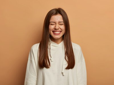 Білосніжні зуби без відбілювання: прості домашні лайфхаки