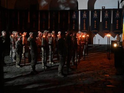 У Мукачівському замку бійцям Військової школи командирів вручили шеврони