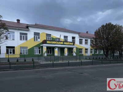 У Малині відкрили відновлений після обстрілів ліцей: до класів повернулися 500 учнів