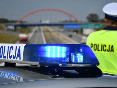 У Польщі жінка тягала за волосся 13-річну дівчину через українську мову. Тепер їй загрожує 5 років в’язниці
