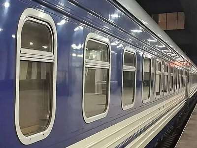 Прицільний удар балістикою по Києву 1 вересня: РФ зруйнувала депо, є загиблі залізничники