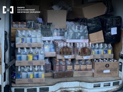 Контрафакт на 2,1 мільйона гривень: на Київщині судитимуть ділка за продаж фальсифікованого алкоголю та сигарет