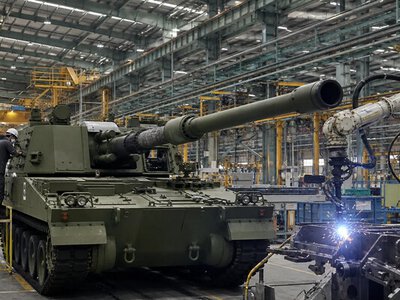 Посадовець із закупівель армії США оглянув виробництво K9 у Hanwha