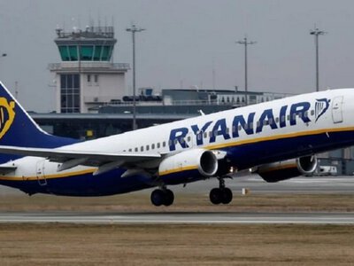 У Польщі літак вилетів раніше запланованого часу й залишив 130 пасажирів в аеропорту