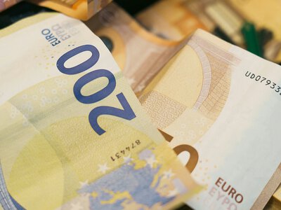 Євро втрачає позиції на тлі нової ескалації між США та Іраном
