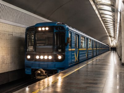 3,5 мільйона пасажирів за тиждень: як працює метро Києва, інтервали руху та корисні контакти