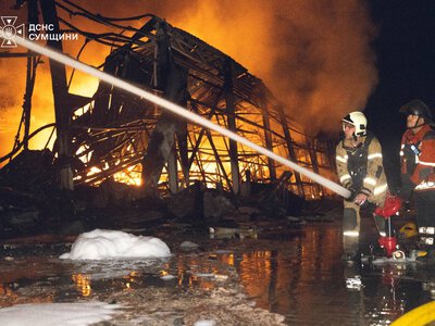 У Сумах рятувальники ліквідували пожежу після ворожого удару