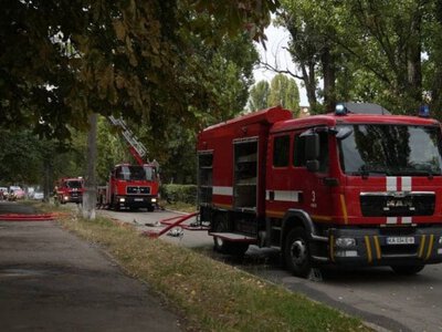 ​У Києві через падіння БпЛА загорівся житловий будинок