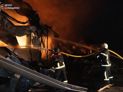 У Сумах через російський удар спалахнула масштабна пожежа у промзоні