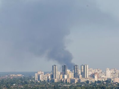 росія атакує Київ серед білого дня: БпЛА влучив у житловий будинок
