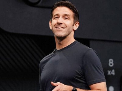 Джон Тернус вперше звернувся до співробітників Apple на посаді CEO