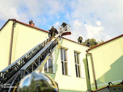 (ФОТО) Сьогодні вранці у Чернівцях горіла школа: що відомо