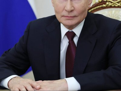 На руці путіна помітили загадкові гематоми – що кажуть медики (Відео)
