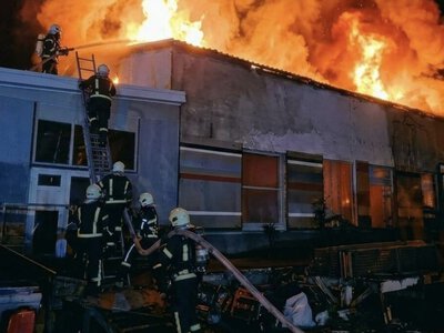 Нічна масштабна пожежа на Зборівщині: вогонь охопив склад площею 700 м²