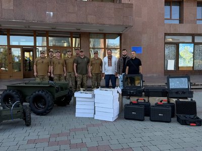 Дрони та роботизовані комплекси: Франківськ передав військовим техніку за «Бюджетом участі»