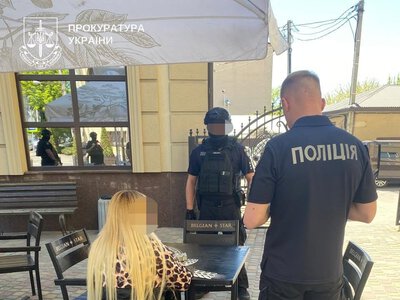 13 300 євро за переправлення через кордон і 4000 євро за фіктивний туберкульоз: обвинувачують лікарку з Тернополя та двох спільників