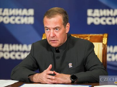 Медведєв пригрозив Німеччині атаками на всі заводи, які виробляють дрони для України