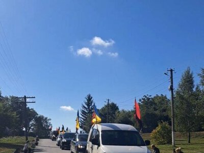 Залишився сиротою ще в дитинстві, а війна забрала його у 32: на Шепетівщині попрощалися з Героєм