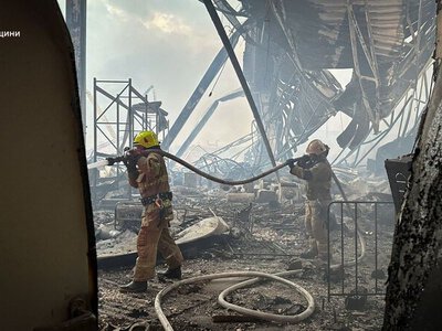 На Київщині через атаку РФ загорівся спортивний комплекс, є поранені