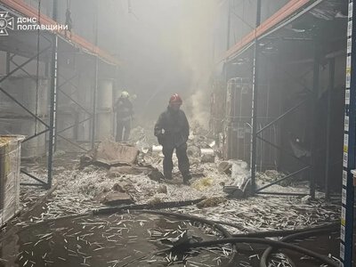 Рятувальники показали фото з місця влучання по складах під Кременчуком