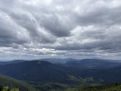Слабкі дощі та до 28° тепла прогнозують на Закарпатті