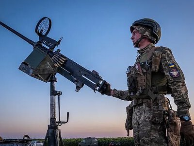 У Києві пролунали вибухи: працюють сили ППО