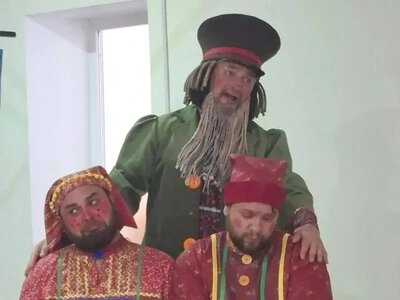 Окупанти показали “скомороші казки” школярам у Скадовську