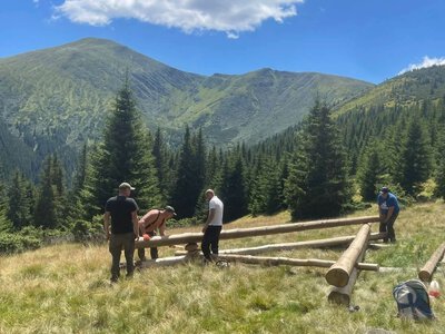 На популярному туристичному маршруті до Говерли облаштували нову зону відпочинку